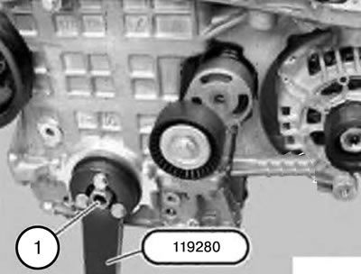 15. Установить приспособление 119280 на ступицу демпфера крутильных колебаний.