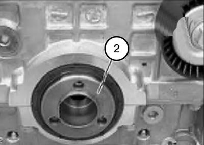 22. Снять ступицу (2) движением вперед.