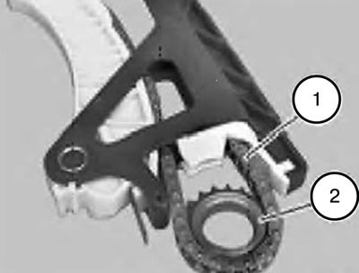 37. Надеть приводную цепь (1) на звездочку (2).