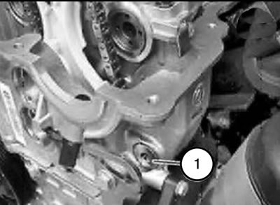 45. Заменить уплотнительное кольцо резьбовой пробки (1).