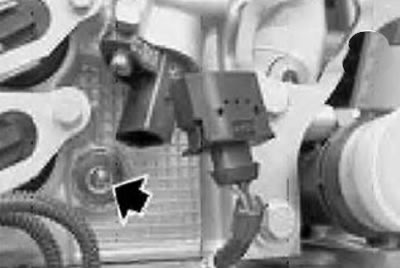 57. Заменить уплотнительное кольцо резьбовой пробки.