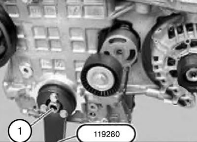 67. Установить приспособление 119280 на ступицу демпфера крутильных колебаний.