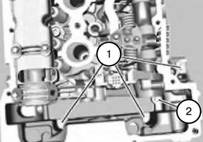 Примечание. Болт (2) можно ослаблять только тогда, когда модуль цепи отжат немного вперед.
