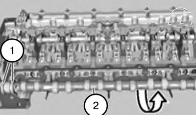7. Remove the intake camshaft (2) by moving it upwards.