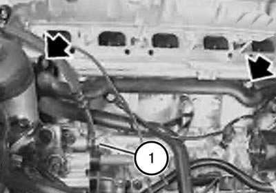 10. Deconectați conducta sistemului de răcire.