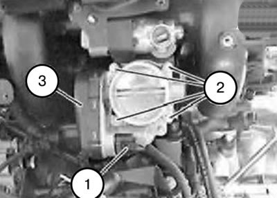 6. Deblocați conectorul (1) și deconectați-l de la corpul clapetei de accelerație (3).