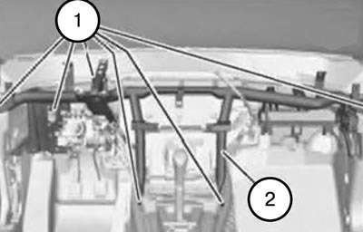 8. Slăbiți șuruburile (1) și scoateți tubul de susținere (2) din vehicul (chemați un asistent dacă…