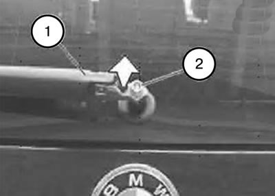 2. Move the windshield wiper arm (1) to the vertical position.