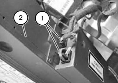 5. Deconectați conectorii (1) și scoateți schimbătorul de CD-uri (2).