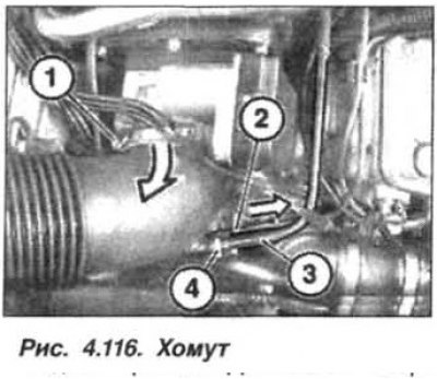 Slăbiți clema (1, fig. 4.116) și deconectați furtunul de vid (2) de la conducta de aer.