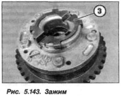 Siłownik wydechowy po stronie cylindra 1-4 posiada dodatkowy zacisk metalowy (3, rysunek 5.143) do…