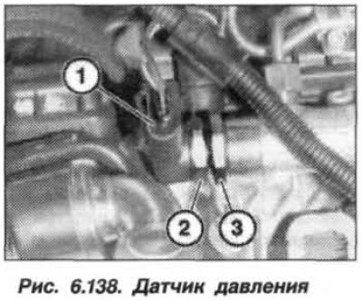 Deconectați SS (1, fig. 6.138). Ținând senzorul de presiune să nu se rotească de hexagonul (2),…