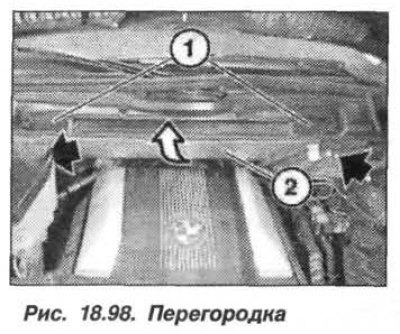 Scoateți capacul (1, fig. 18.98) compartiment frontal cu mișcare în sus. Scoateți peretele…
